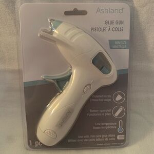 NIB Ashland Cordless Glue Gun, Batteries Not Included